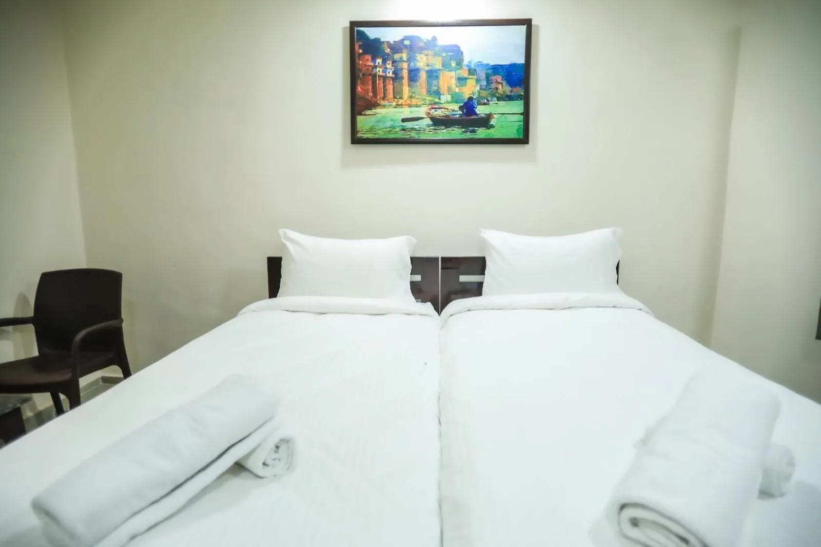 Pretty Garden View Apartment 3Bhk Furnished Flat Near Kashi Vishwanath Temple Varanasi