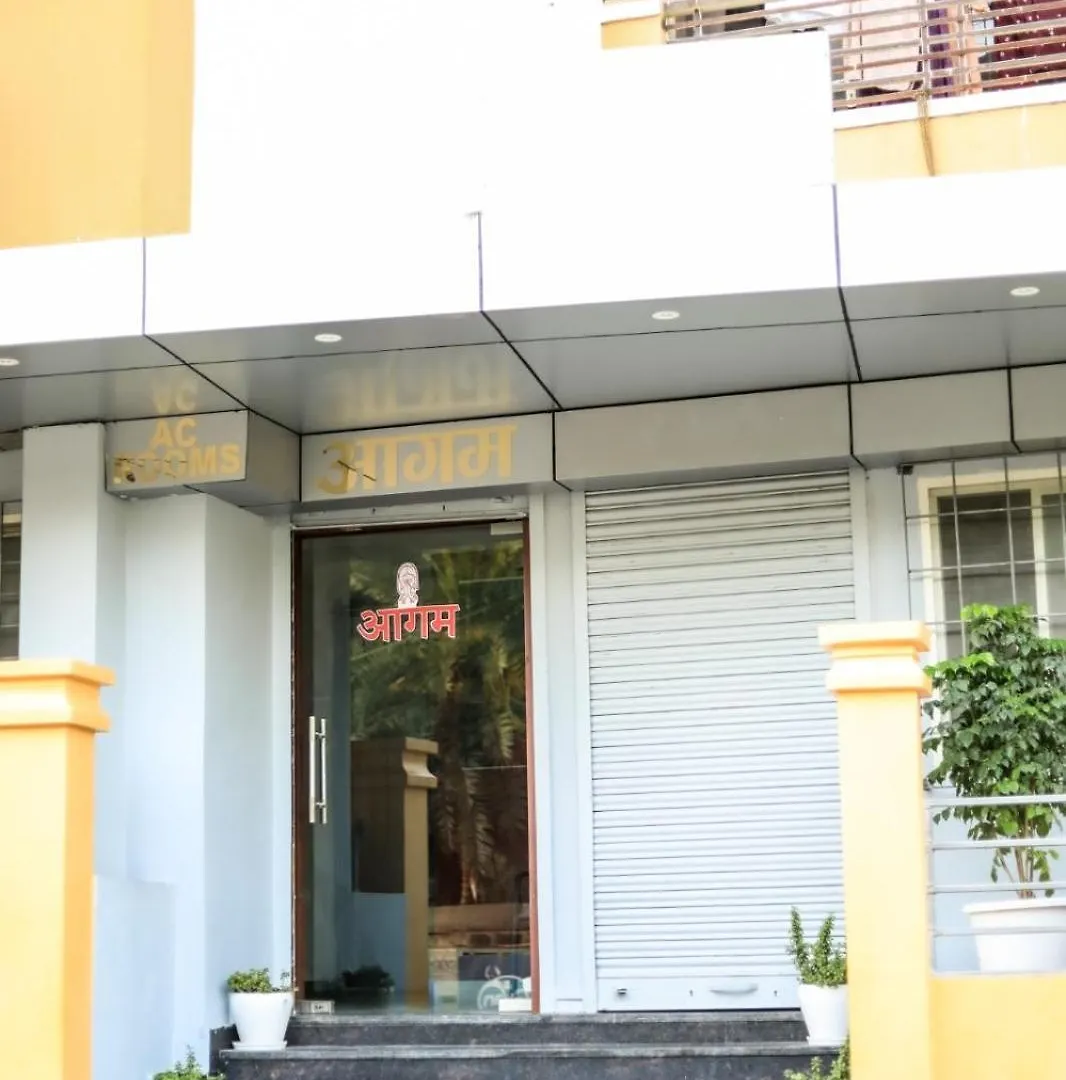 Pretty Garden View Apartment 3Bhk Furnished Flat Near Kashi Vishwanath Temple Varanasi