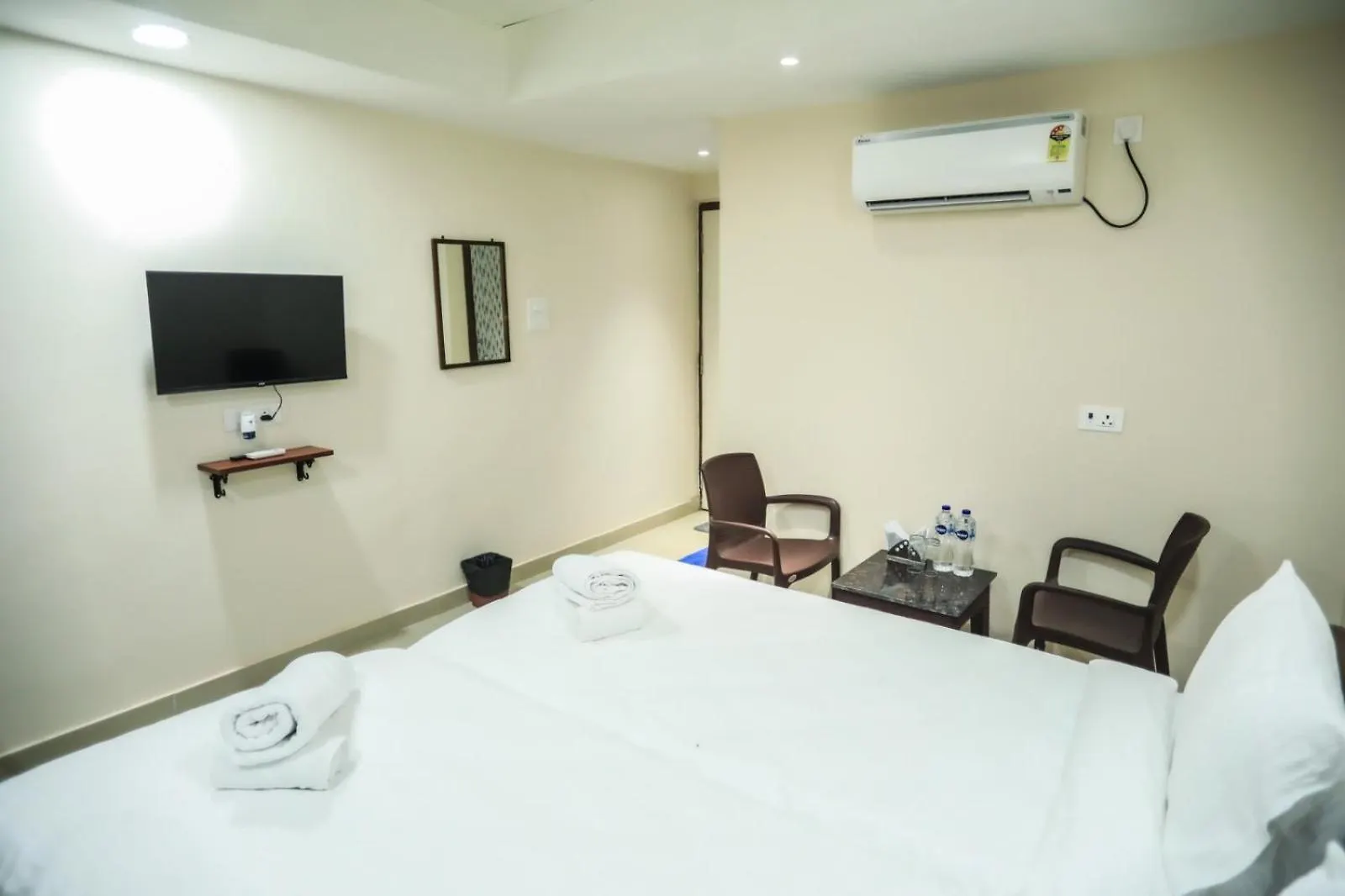 Pretty Garden View Apartment 3Bhk Furnished Flat Near Kashi Vishwanath Temple Varanasi