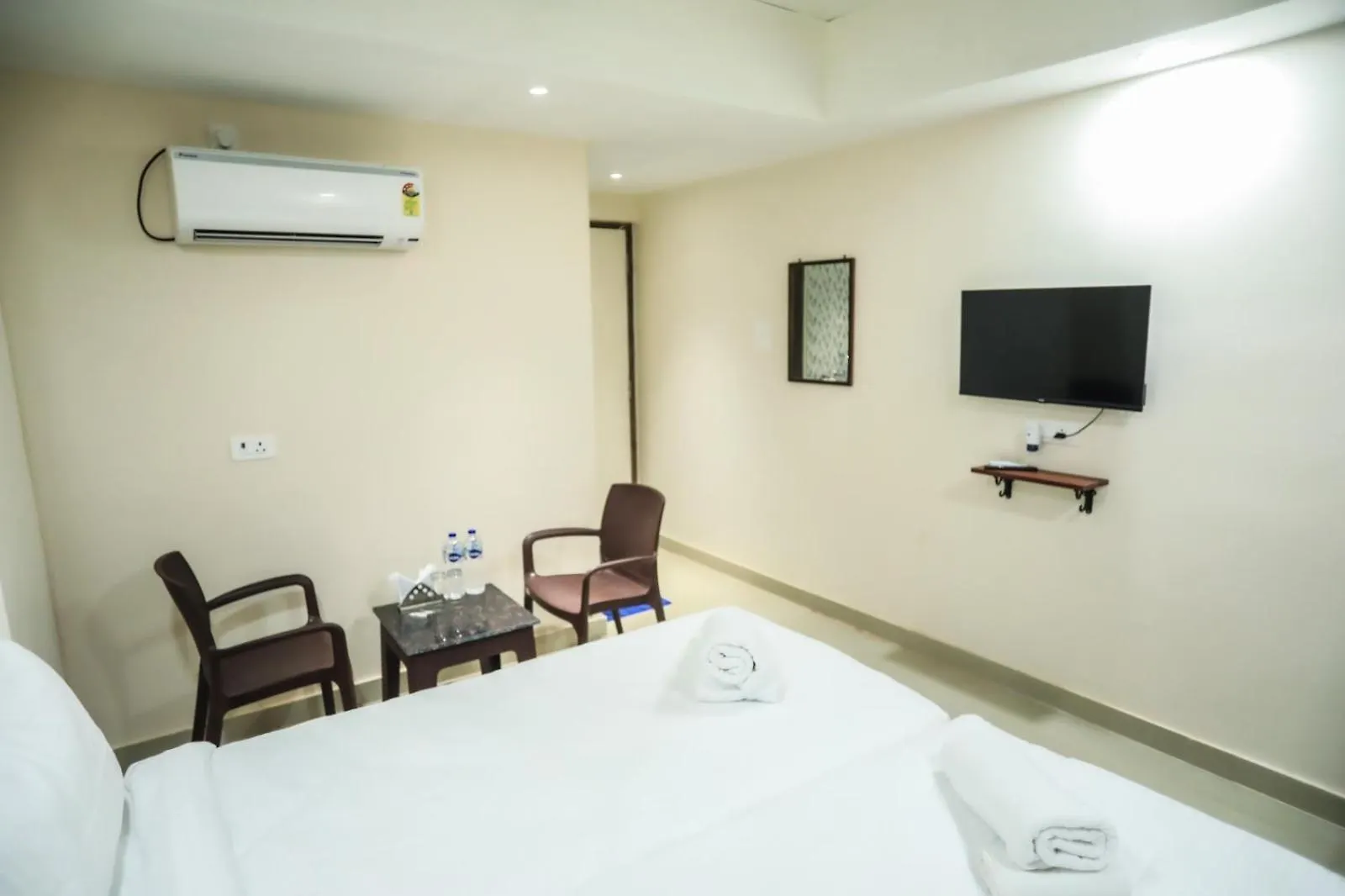 Pretty Garden View Apartment 3Bhk Furnished Flat Near Kashi Vishwanath Temple Varanasi