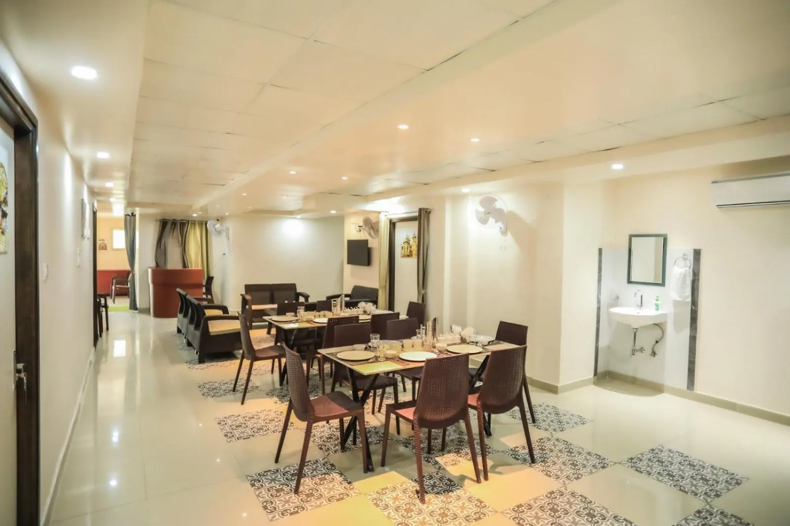 Pretty Garden View Apartment 3Bhk Furnished Flat Near Kashi Vishwanath Temple Varanasi