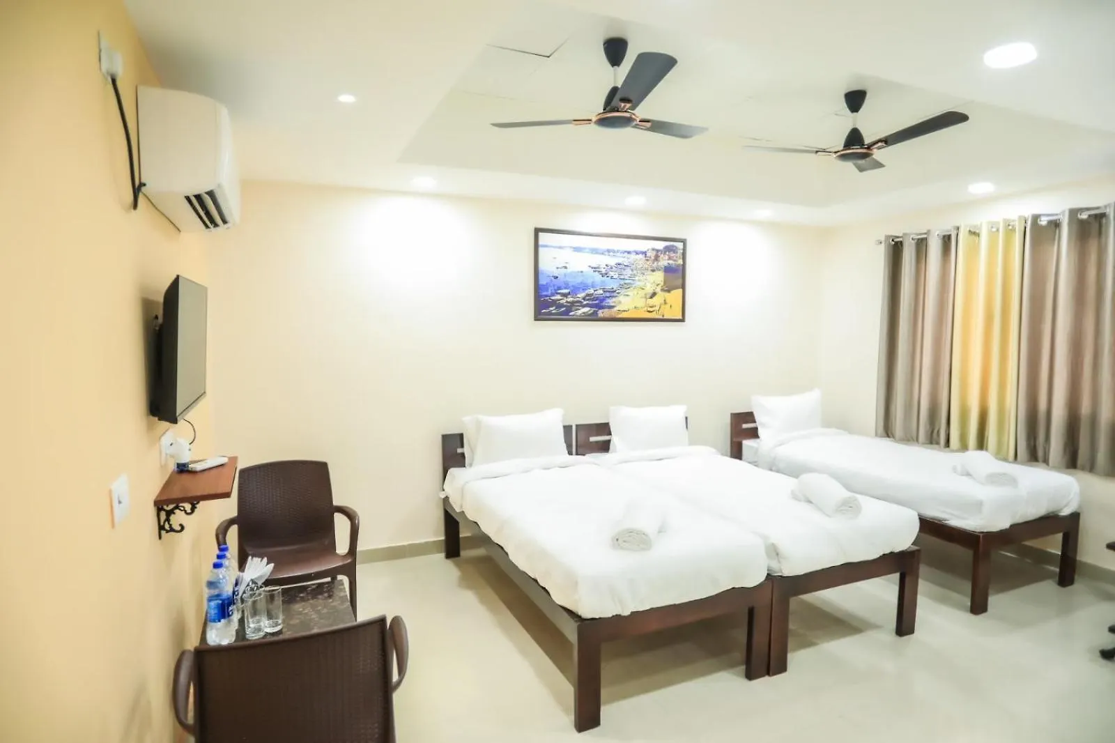 Pretty Garden View Apartment 3Bhk Furnished Flat Near Kashi Vishwanath Temple Varanasi