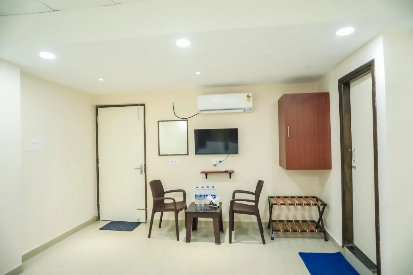 Pretty Garden View Apartment 3Bhk Furnished Flat Near Kashi Vishwanath Temple Varanasi