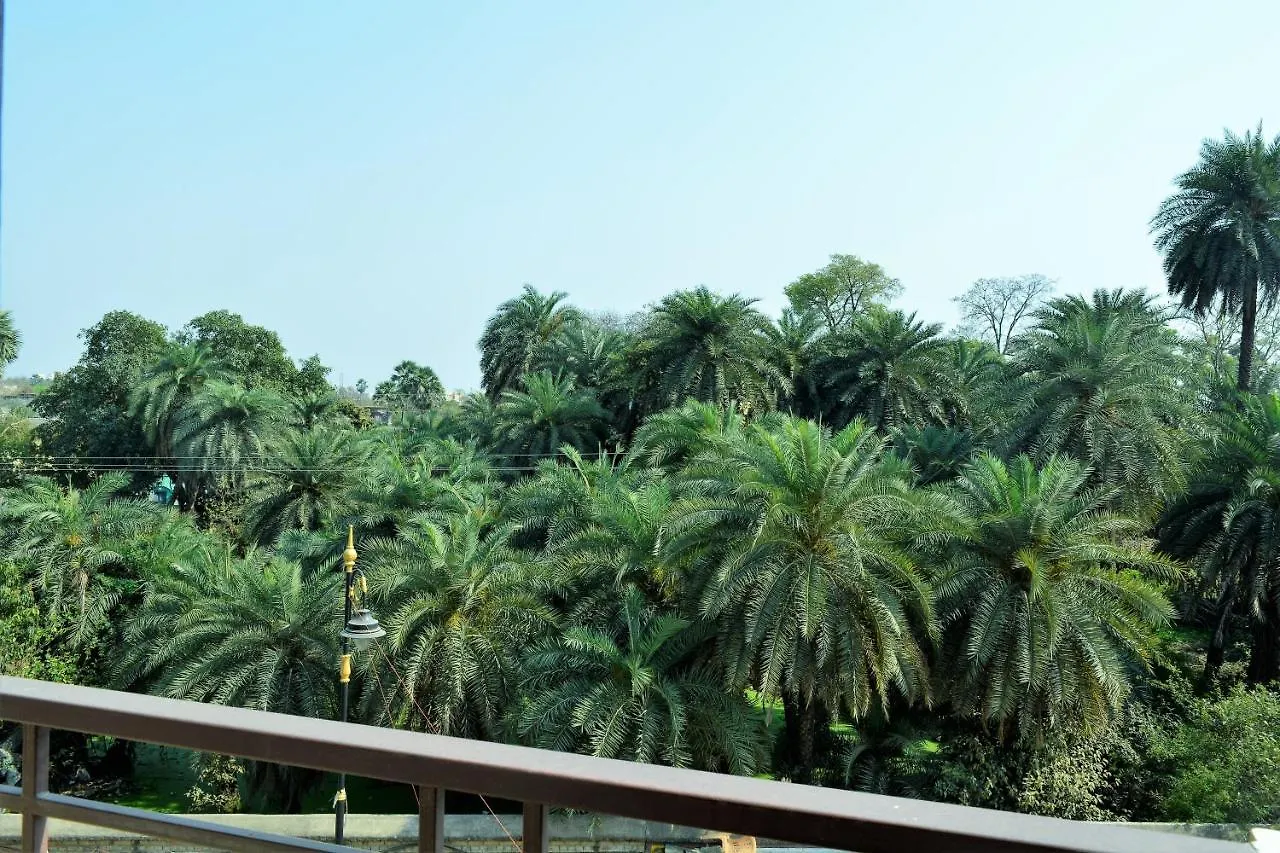 Pretty Garden View Apartment 3Bhk Furnished Flat Near Kashi Vishwanath Temple Varanasi