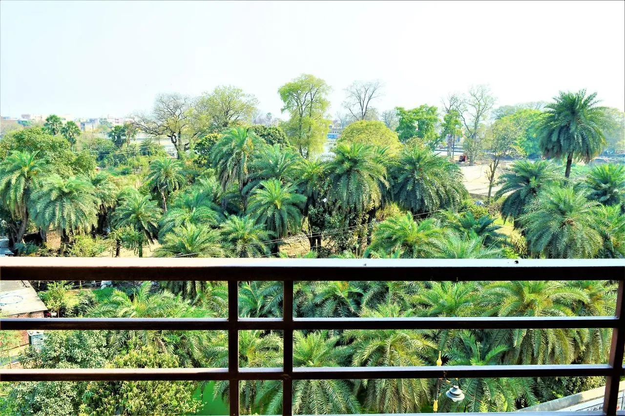 Pretty Garden View Apartment 3Bhk Furnished Flat Near Kashi Vishwanath Temple Varanasi